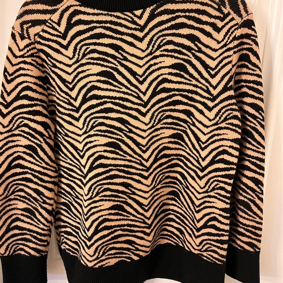 Banana republic black and tan Zebra sweater - Picture 3 of 3